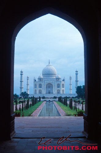 Taj Mahal through Entryway